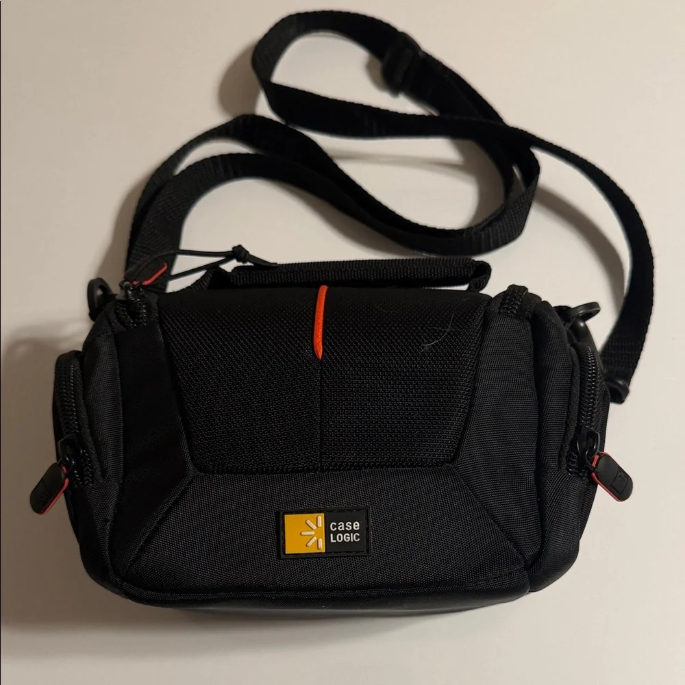 Case Logic Black DCB-305 Compact System/Hybrid/Camcorder Kit Bag